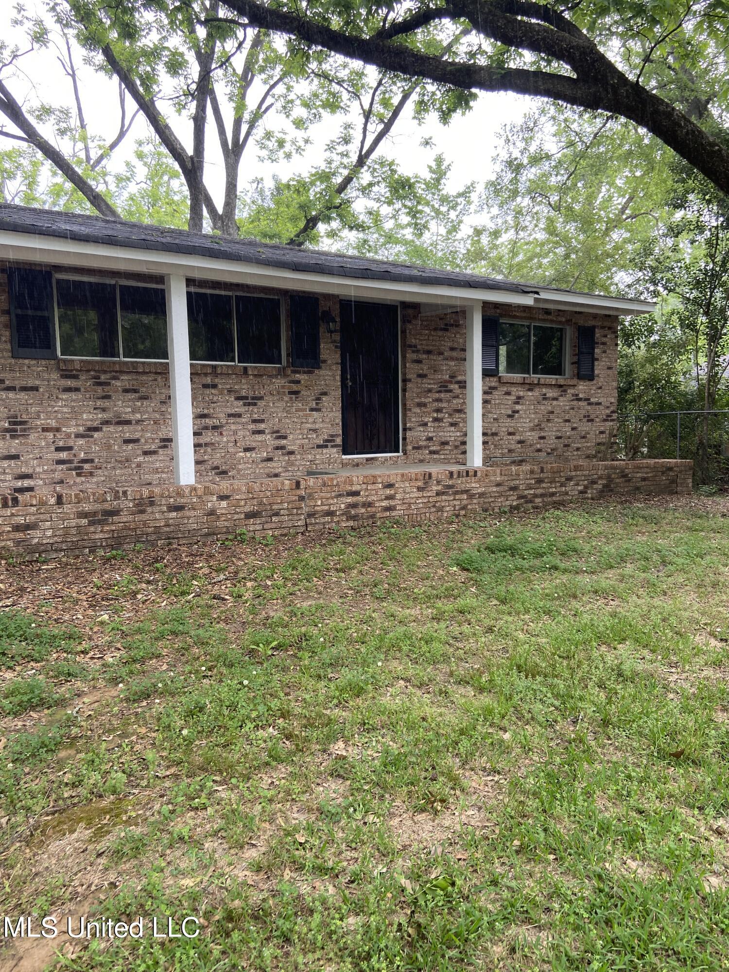 1572 West McDowell Road Jackson, MS 39204 - Photo 2 of 20 IMG_1077