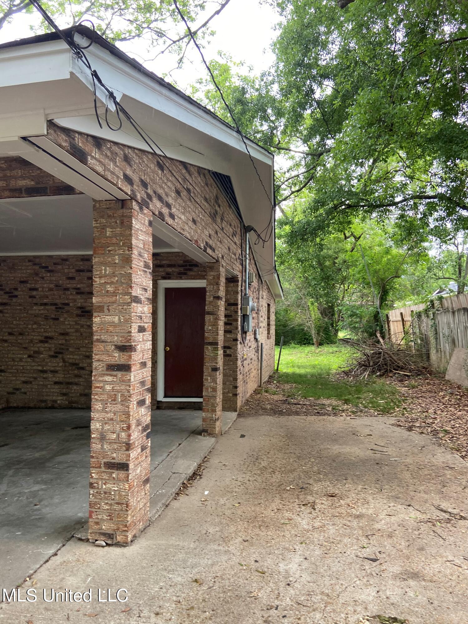 1572 West McDowell Road Jackson, MS 39204 - Photo 3 of 20 IMG_1074
