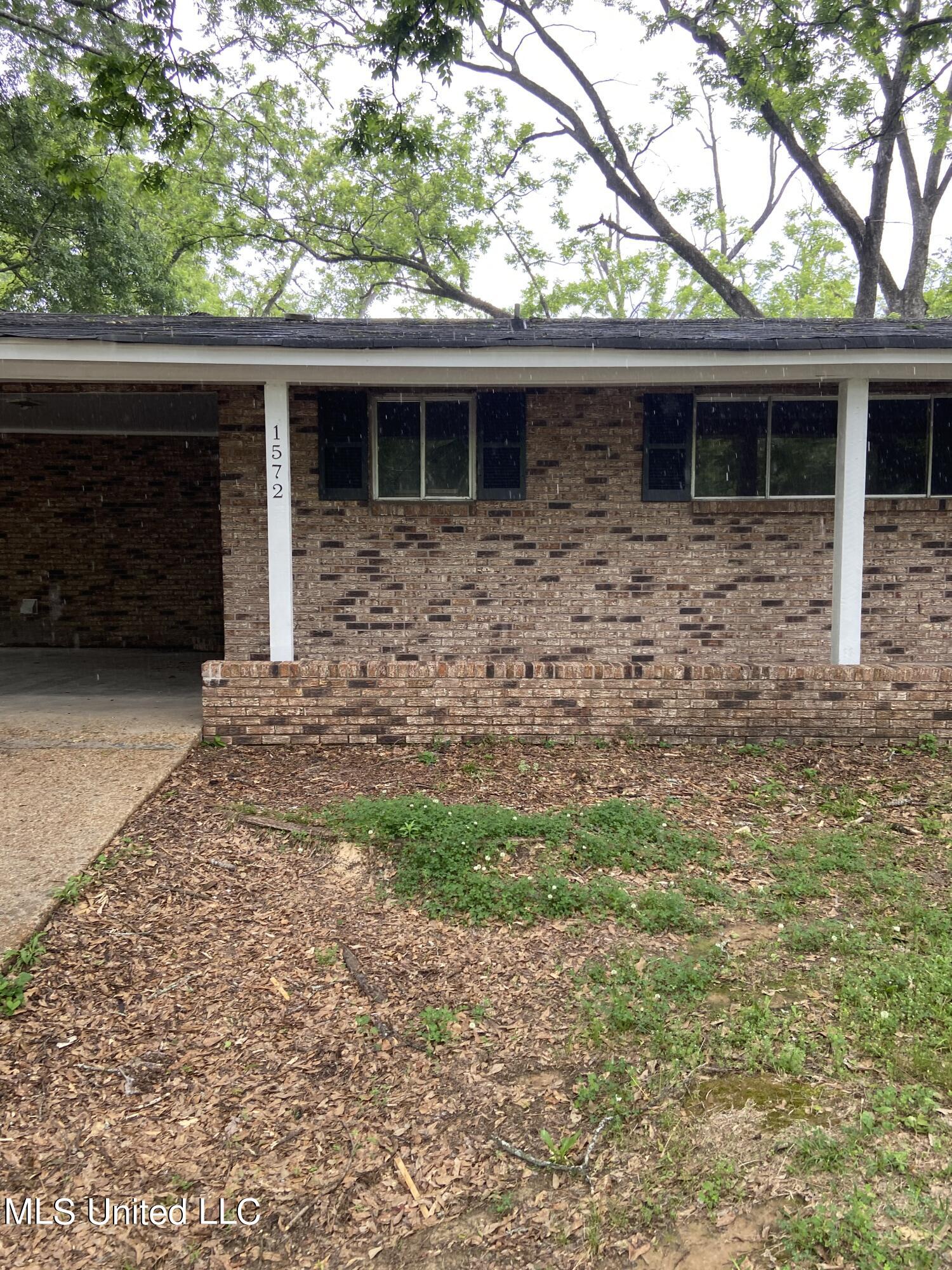 1572 West McDowell Road Jackson, MS 39204 - Photo 4 of 20 IMG_1076
