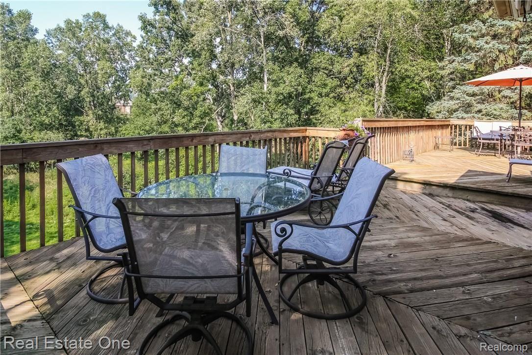 3258 Quail Ridge Circle Rochester, MI 48309 - Photo 59 of 85 057-Deck-4723010-large.jpg