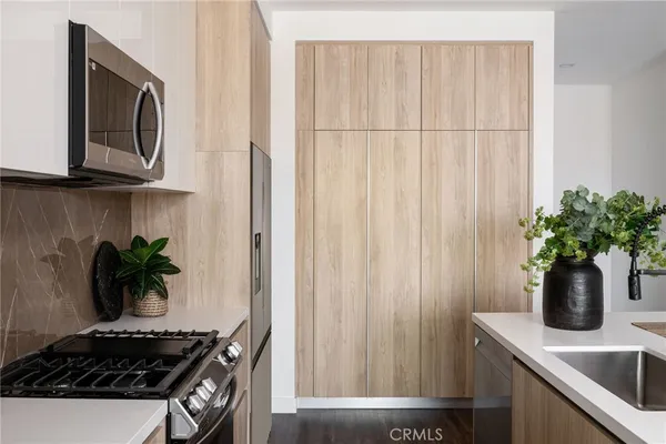 $595,000 | 118 Astronaut Ellison S Onizuka Street, Unit 308, Los Angeles, CA 90012