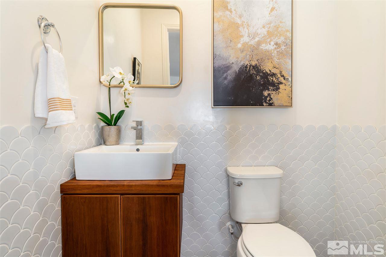 2337 Stone Rise Road Reno, NV 89521 - Photo 22 of 25 a bathroom with a toilet sink and mirror
