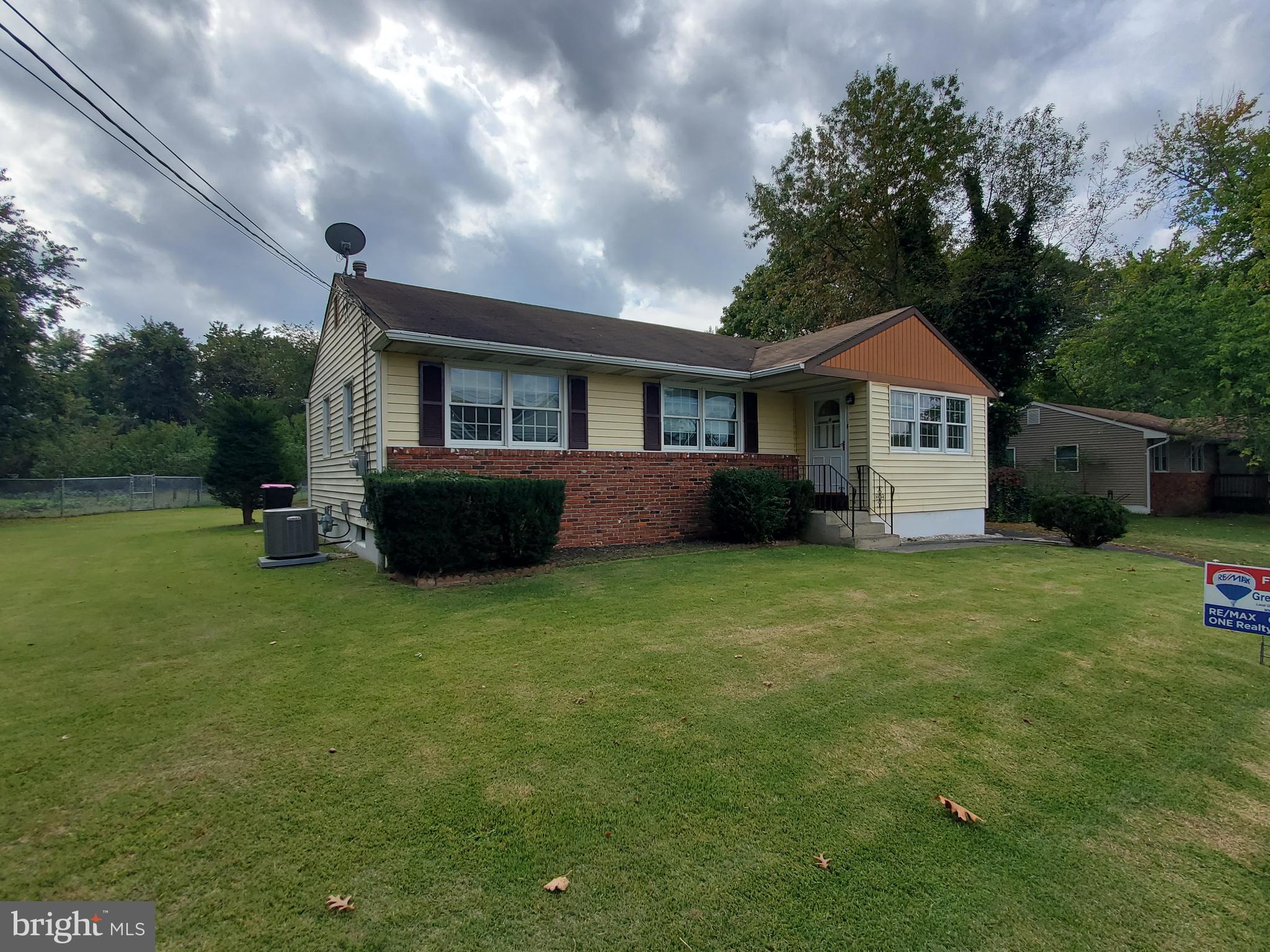 1445 Hickstown Road Sicklerville, NJ 08081 - Photo 2 of 28
