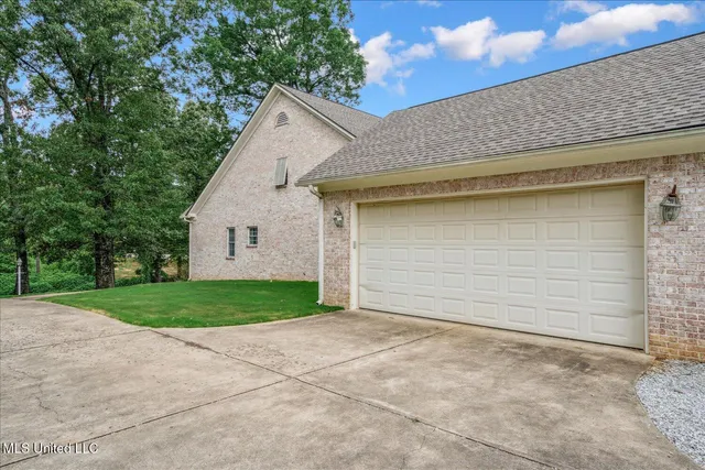 $299,900 | 21 Nelson Drive, Holly Springs, MS 38635