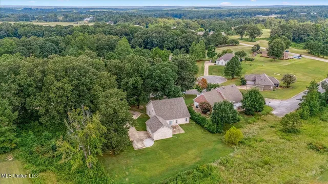 $299,900 | 21 Nelson Drive, Holly Springs, MS 38635