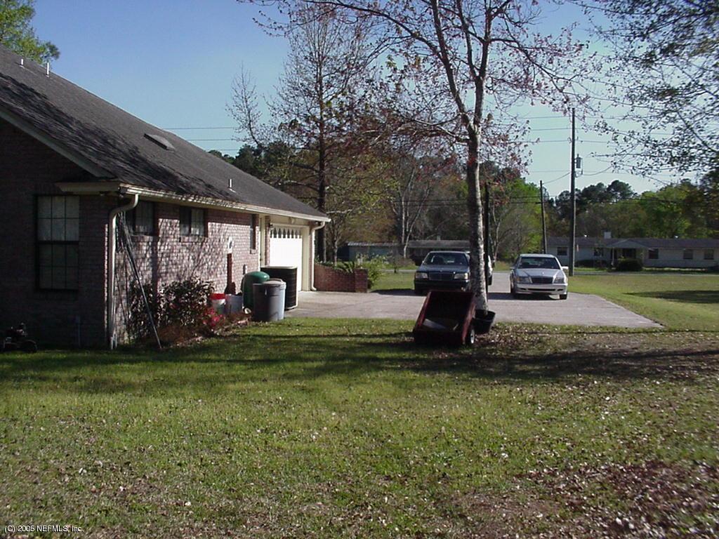 9005 Marlee Road Jacksonville, FL 32222 - Photo 4 of 7 Side Entry Garage