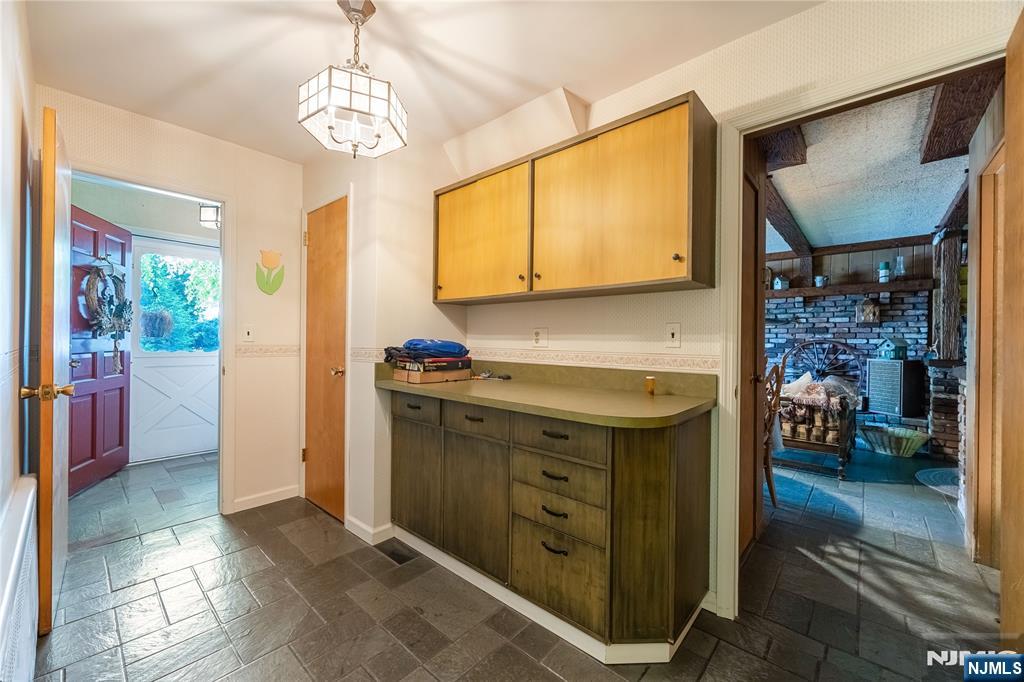 156 Cedar Avenue Hackensack, NJ 07601 - Photo 11 of 29