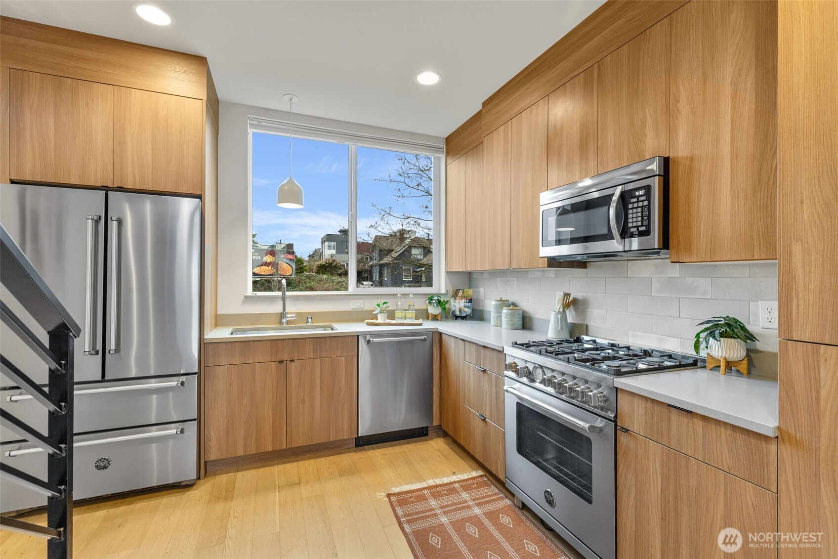 908 North 46th Street, Unit F Seattle, WA 98103 - Photo 9 of 40