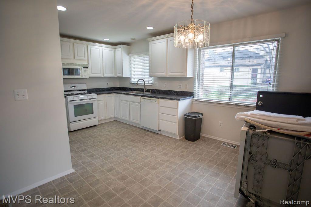 619 Renshaw Street Rochester, MI 48307 - Photo 5 of 16