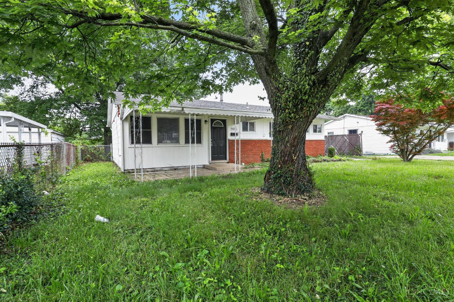 9570 Pippin Road Cincinnati, OH 45231 - Photo 4 of 30
