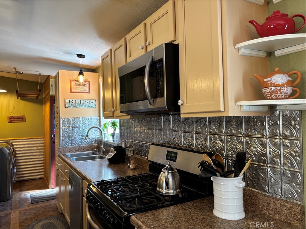 4060 Indian Peak Road Mariposa, CA 95338 - Photo 23 of 60 a kitchen with a stove and a microwave