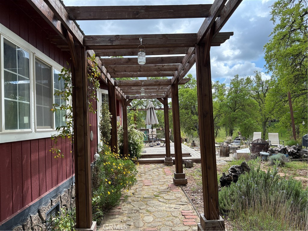 4060 Indian Peak Road Mariposa, CA 95338 - Photo 4 of 60 a view of outdoor space