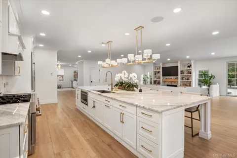 $2,350,000 | 7 Barrington Place, Melville, NY 11747