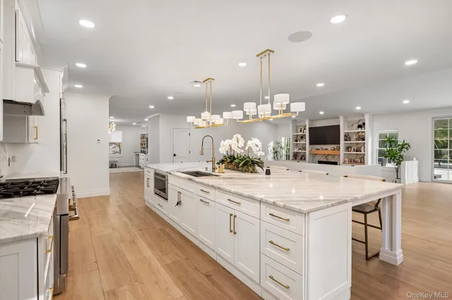 $2,299,000 | 7 Barrington Place, Melville, NY 11747