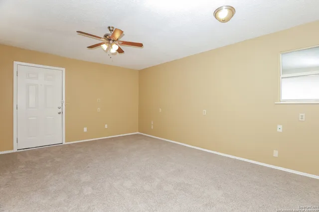 a view of a livingroom with a ceiling fan