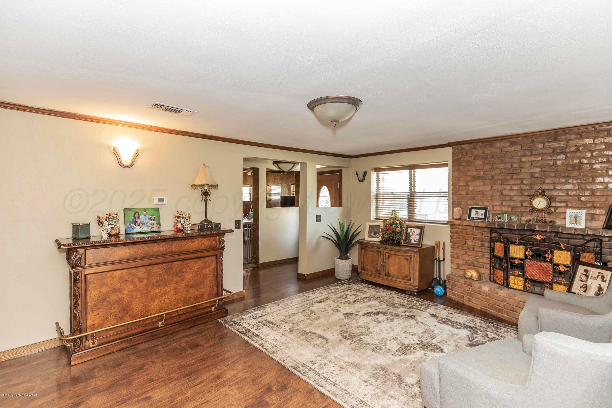 830 Burnett Street Miami, TX 79059 - Photo 5 of 66 830 Burnett LR 1 view 3