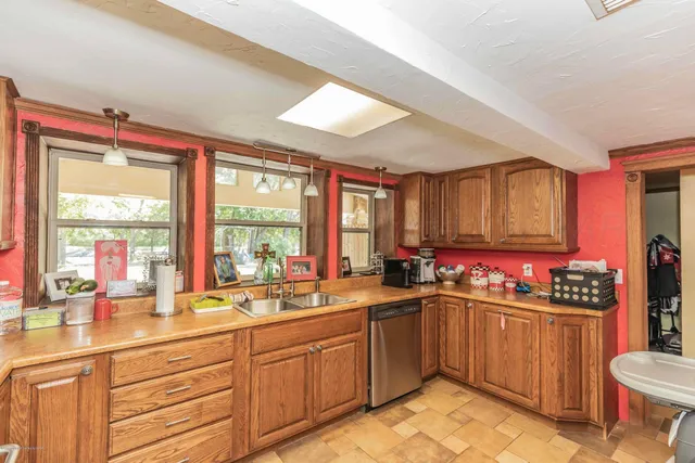 $675,000 | 830 Burnett Street, Miami, TX 79059