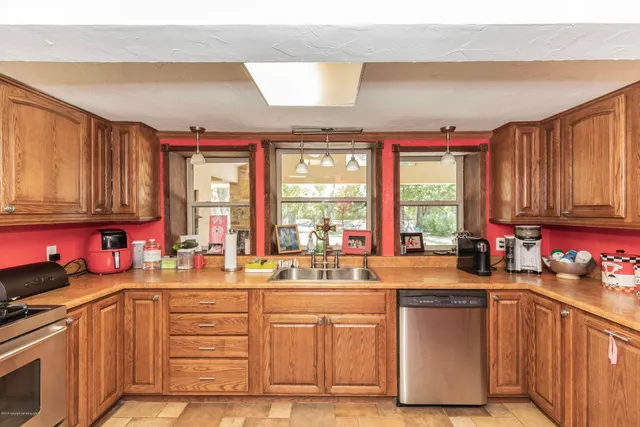 $675,000 | 830 Burnett Street, Miami, TX 79059