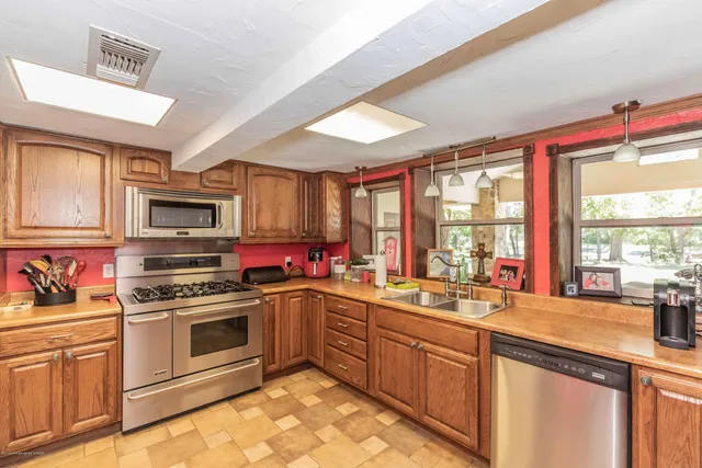 $675,000 | 830 Burnett Street, Miami, TX 79059