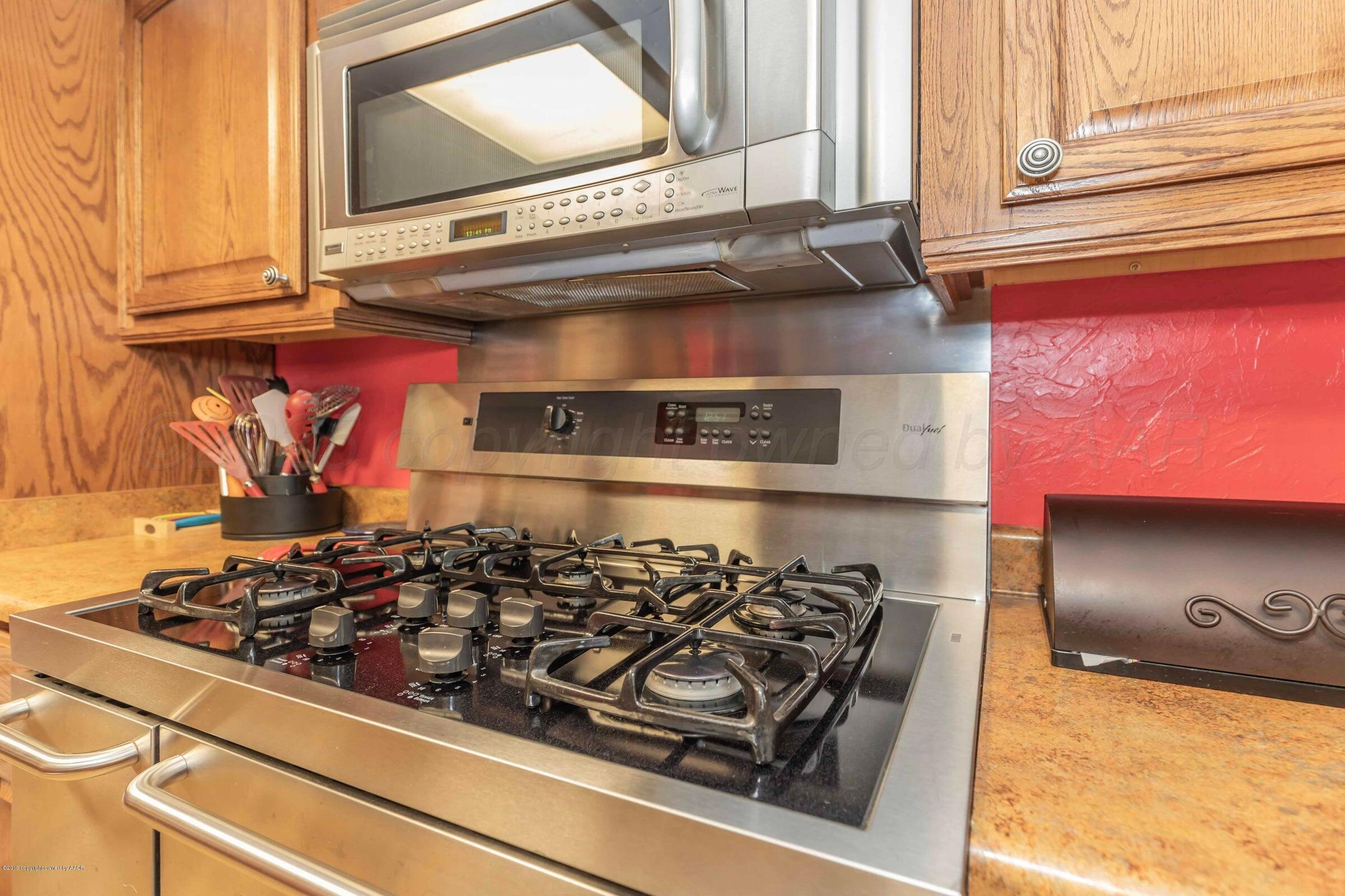 830 Burnett Street Miami, TX 79059 - Photo 10 of 66 830 Burnett stove