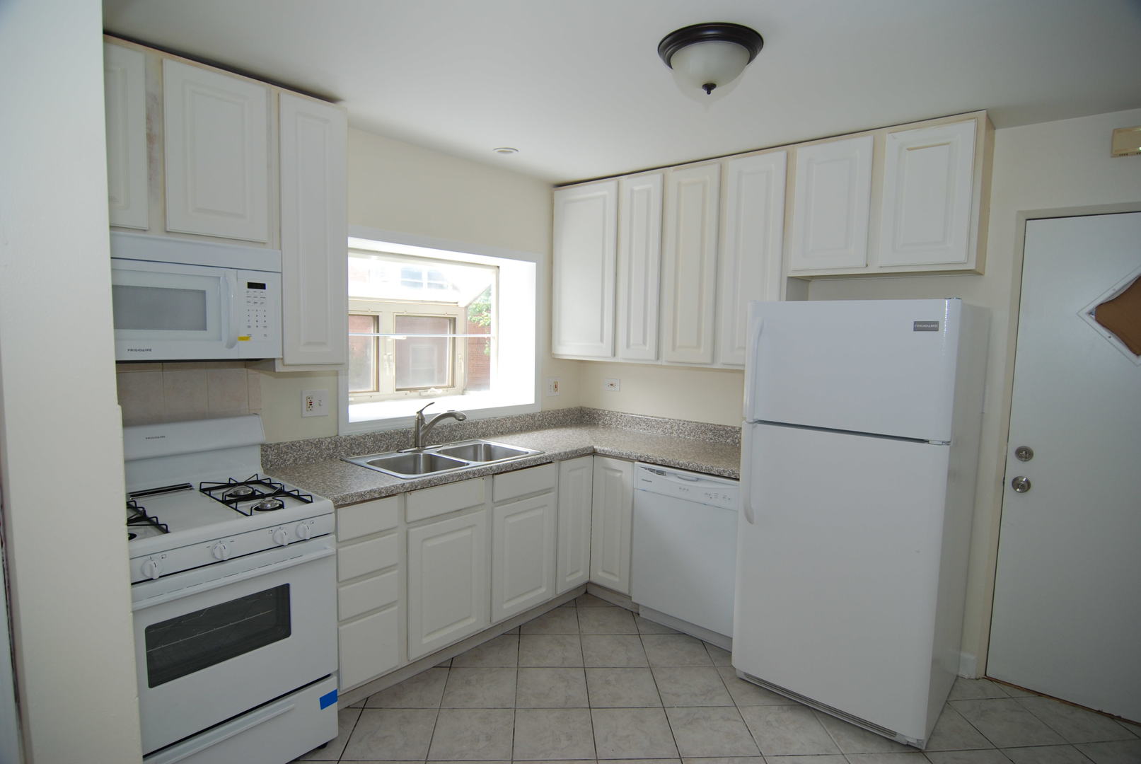 7530 North Ridge Boulevard, Unit 2E Chicago, IL 60645 - Photo 2 of 15 a kitchen with appliances a sink and cabinets