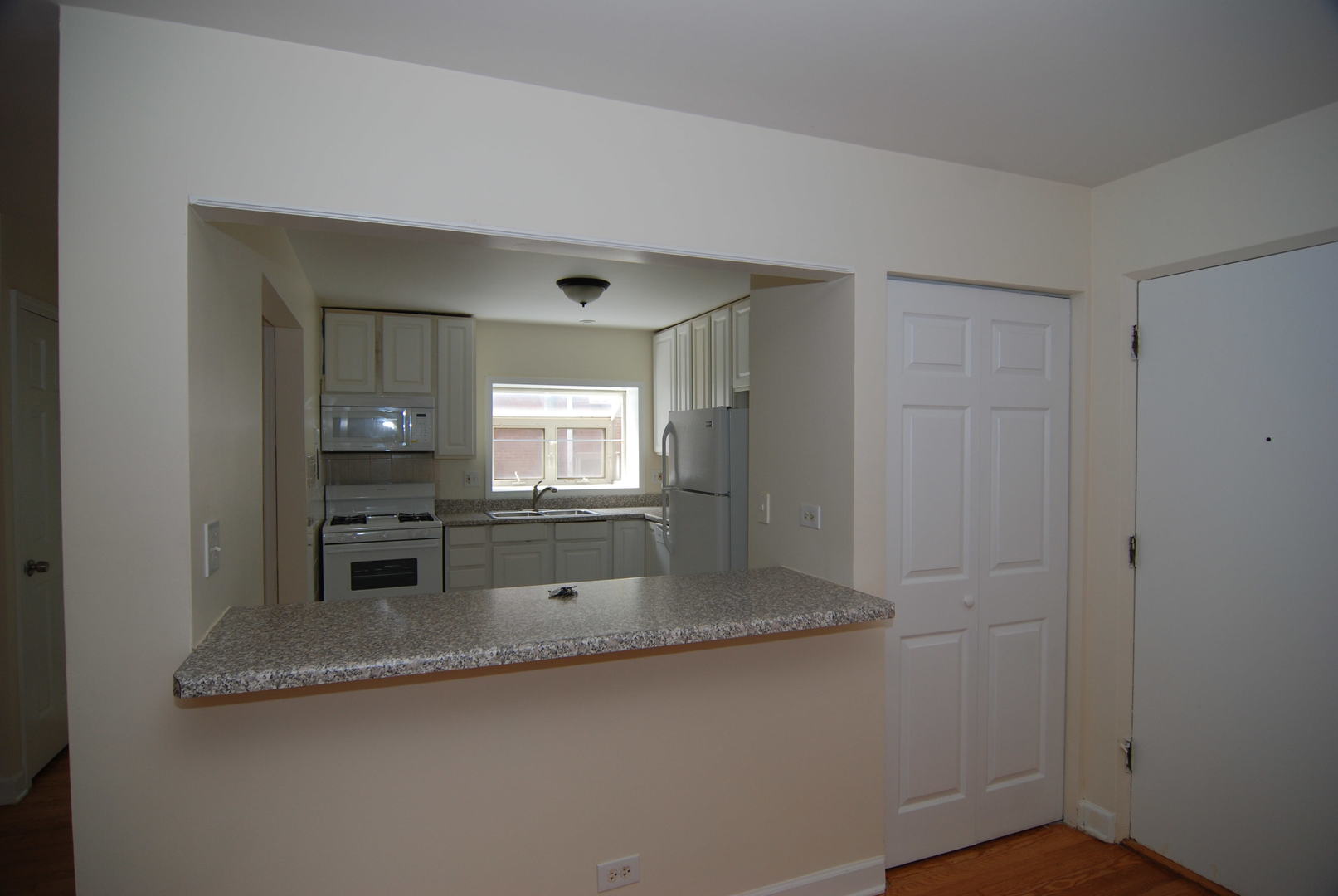 7530 North Ridge Boulevard, Unit 2E Chicago, IL 60645 - Photo 4 of 15 a bathroom with sinks and mirror