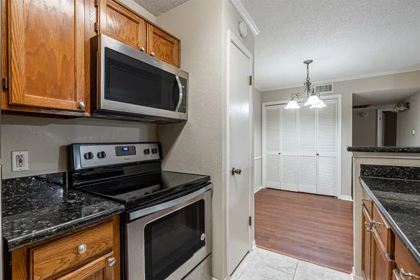 $1,350 | 2121 Hepburn Street, Unit 511, Houston, TX 77054