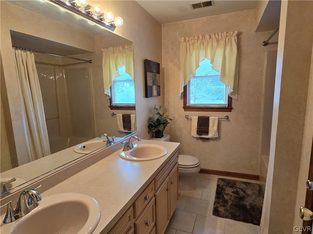 3746 Apple Road Orefield, PA 18069 - Photo 30 of 44 Main Bathroom