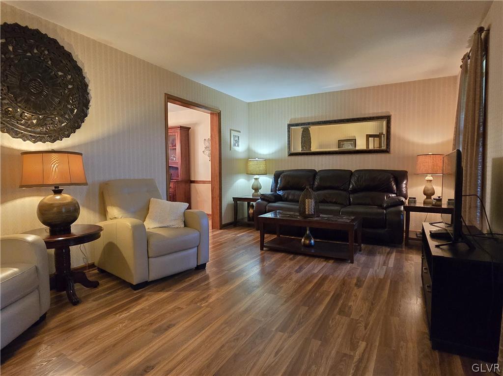 3746 Apple Road Orefield, PA 18069 - Photo 6 of 44 Living Room