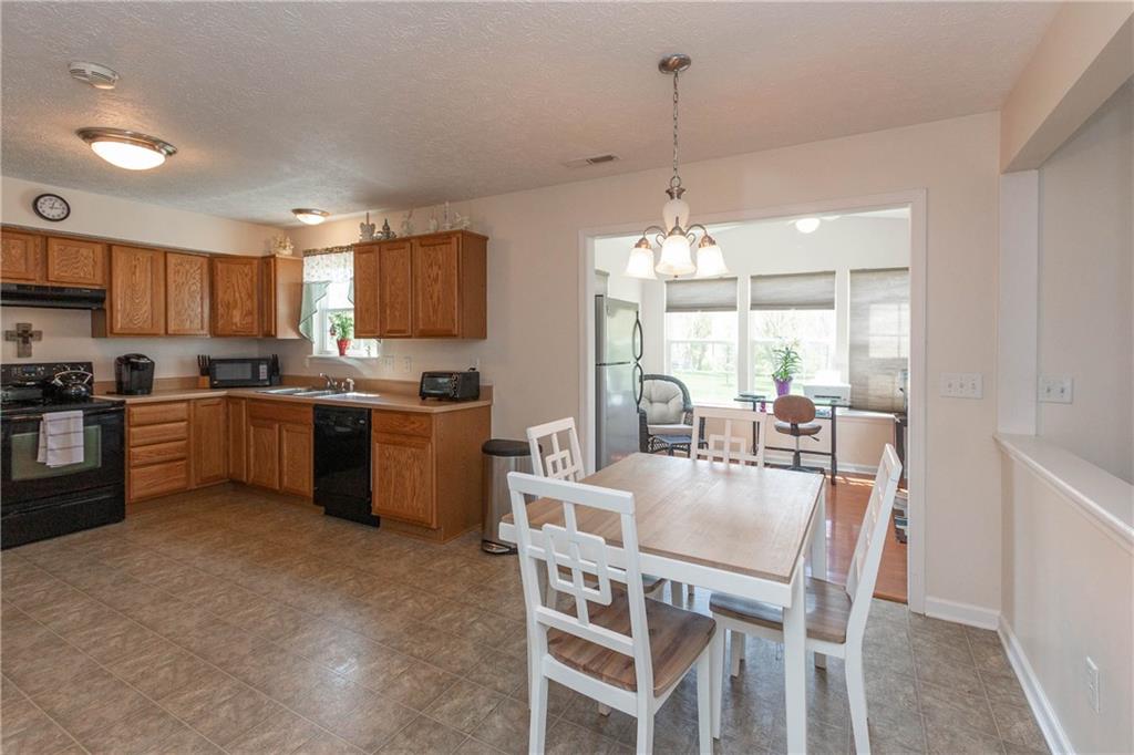8084 Elsen Ridge Avon, IN 46123 - Photo 3 of 18 Gallery Image 3