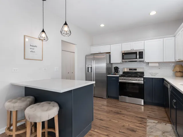 $425,000 | 1329 Amaranth Drive, Naperville, IL 60564