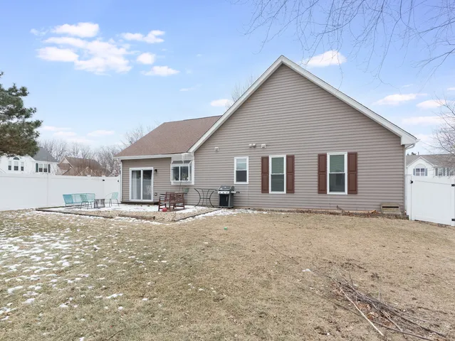 $425,000 | 1329 Amaranth Drive, Naperville, IL 60564