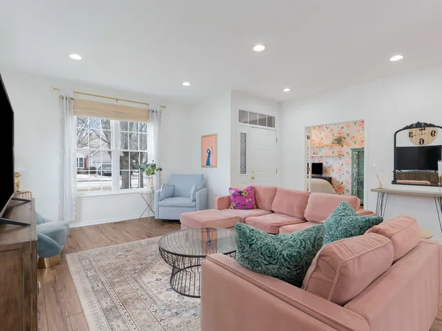 $425,000 | 1329 Amaranth Drive, Naperville, IL 60564