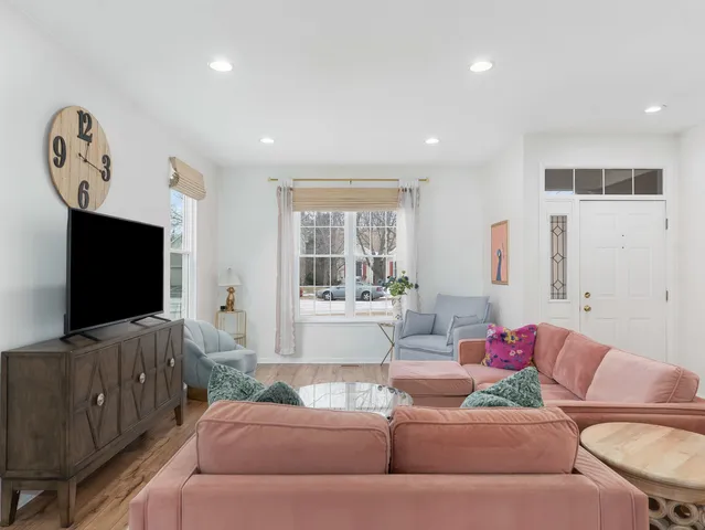 $425,000 | 1329 Amaranth Drive, Naperville, IL 60564