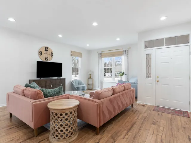 $425,000 | 1329 Amaranth Drive, Naperville, IL 60564