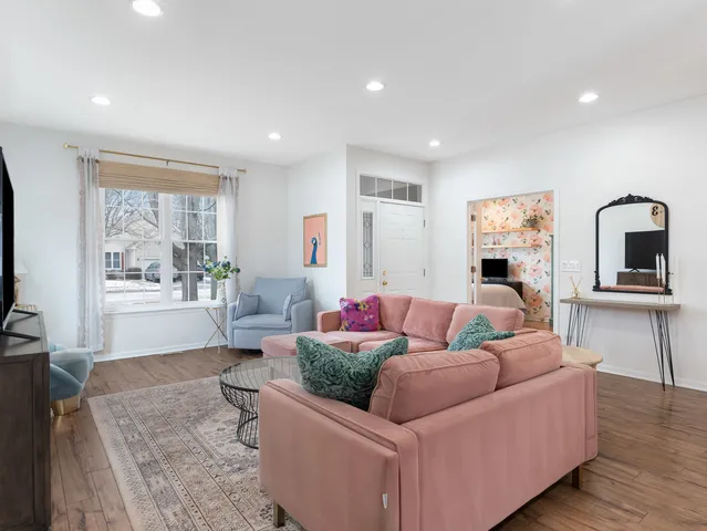 $425,000 | 1329 Amaranth Drive, Naperville, IL 60564