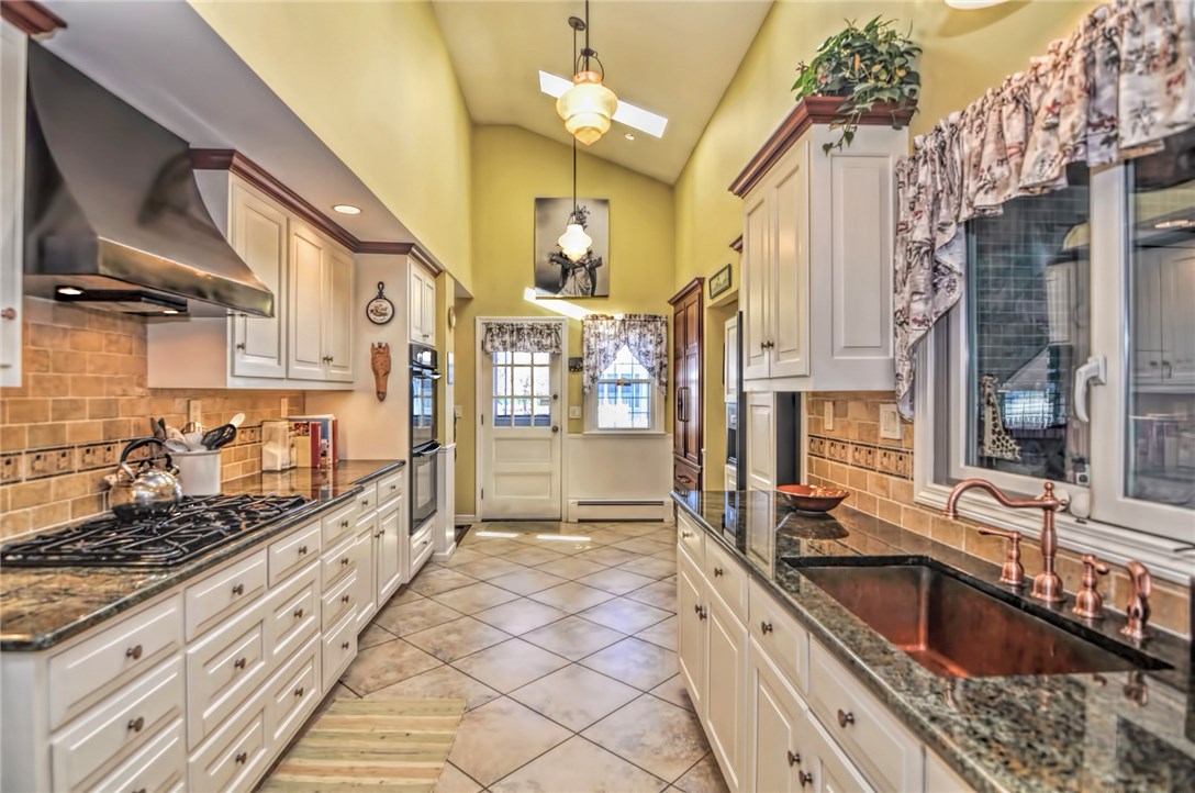 12 Alexander McGregor Road Pawtucket, RI 02861 - Photo 2 of 25 Gallery Image 2