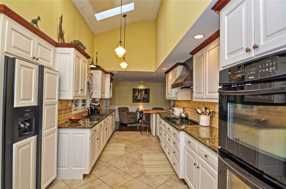 12 Alexander McGregor Road Pawtucket, RI 02861 - Photo 3 of 25 Gallery Image 3