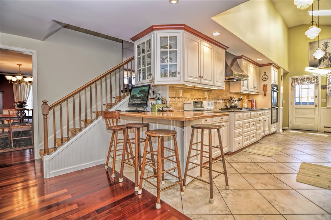 12 Alexander McGregor Road Pawtucket, RI 02861 - Photo 6 of 25 Gallery Image 6