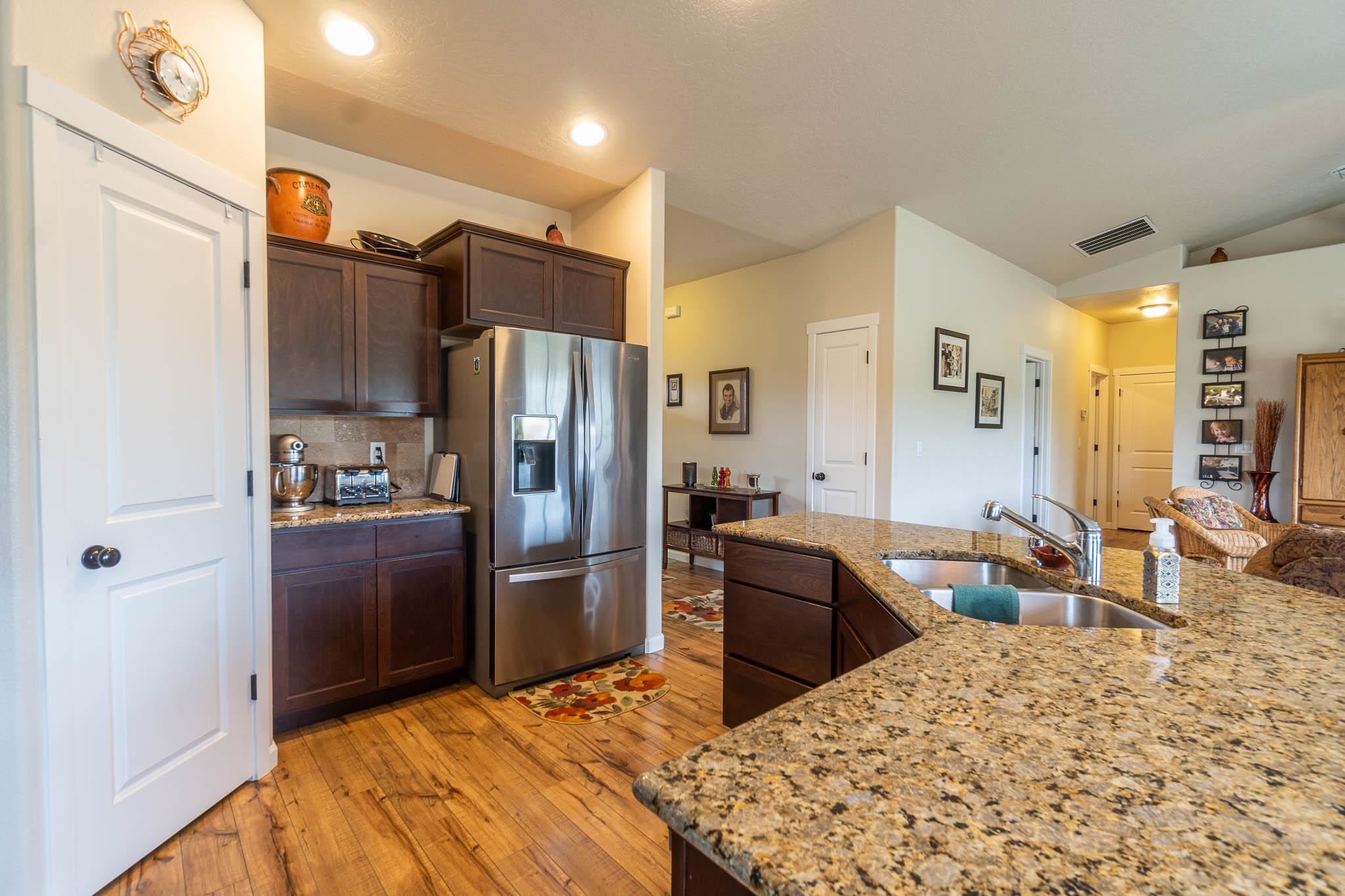 7823 South Fruitvale Road Cheney, WA 99004 - Photo 11 of 35