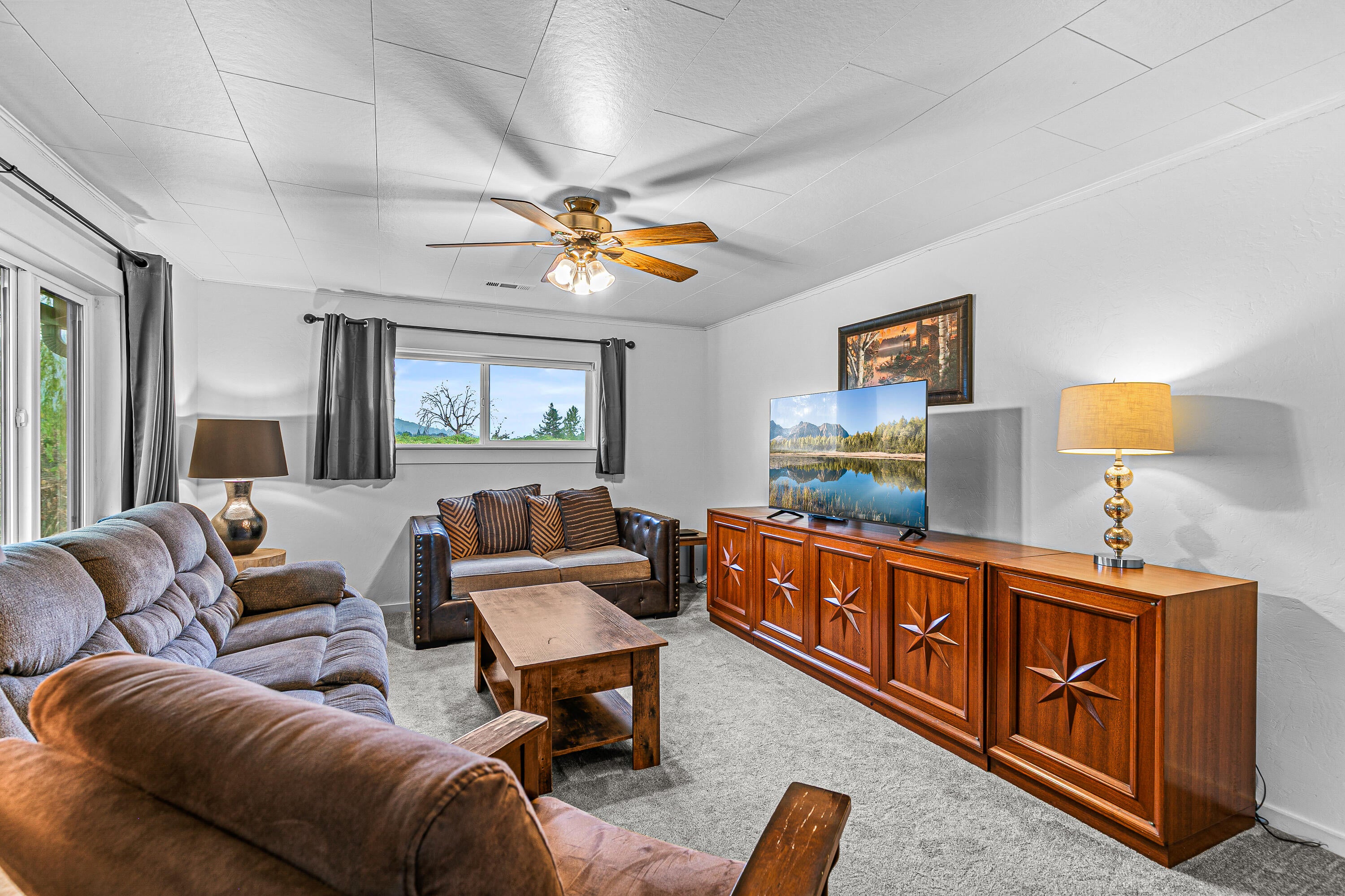 14145 Agate Road Eagle Point, OR 97524 - Photo 5 of 36 9R9A3440