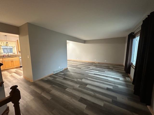590 Alice Place Elgin, IL 60123 - Photo 3 of 27