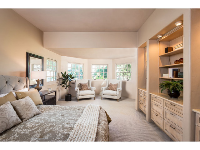 953 Roble Ridge Road Palo Alto, CA 94306 - Photo 6 of 7 a living room with furniture