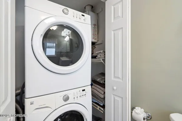 a close up view of a washer and dryer