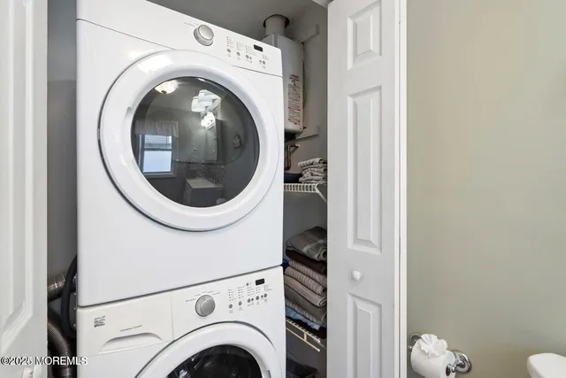 a close up view of a washer and dryer