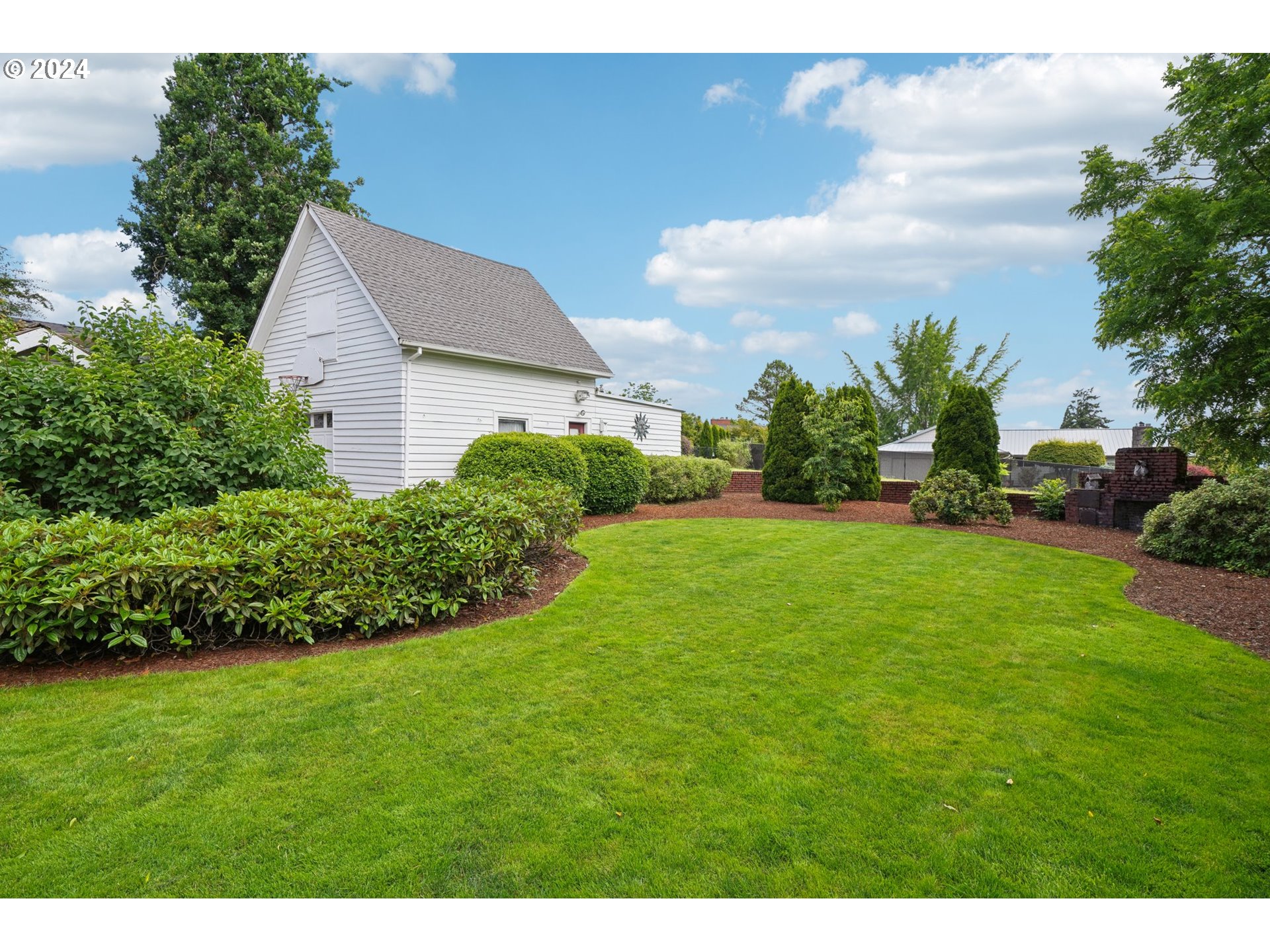15680 Southeast Wallace Road Portland, OR 97267 - Photo 40 of 48 Gallery Image 40