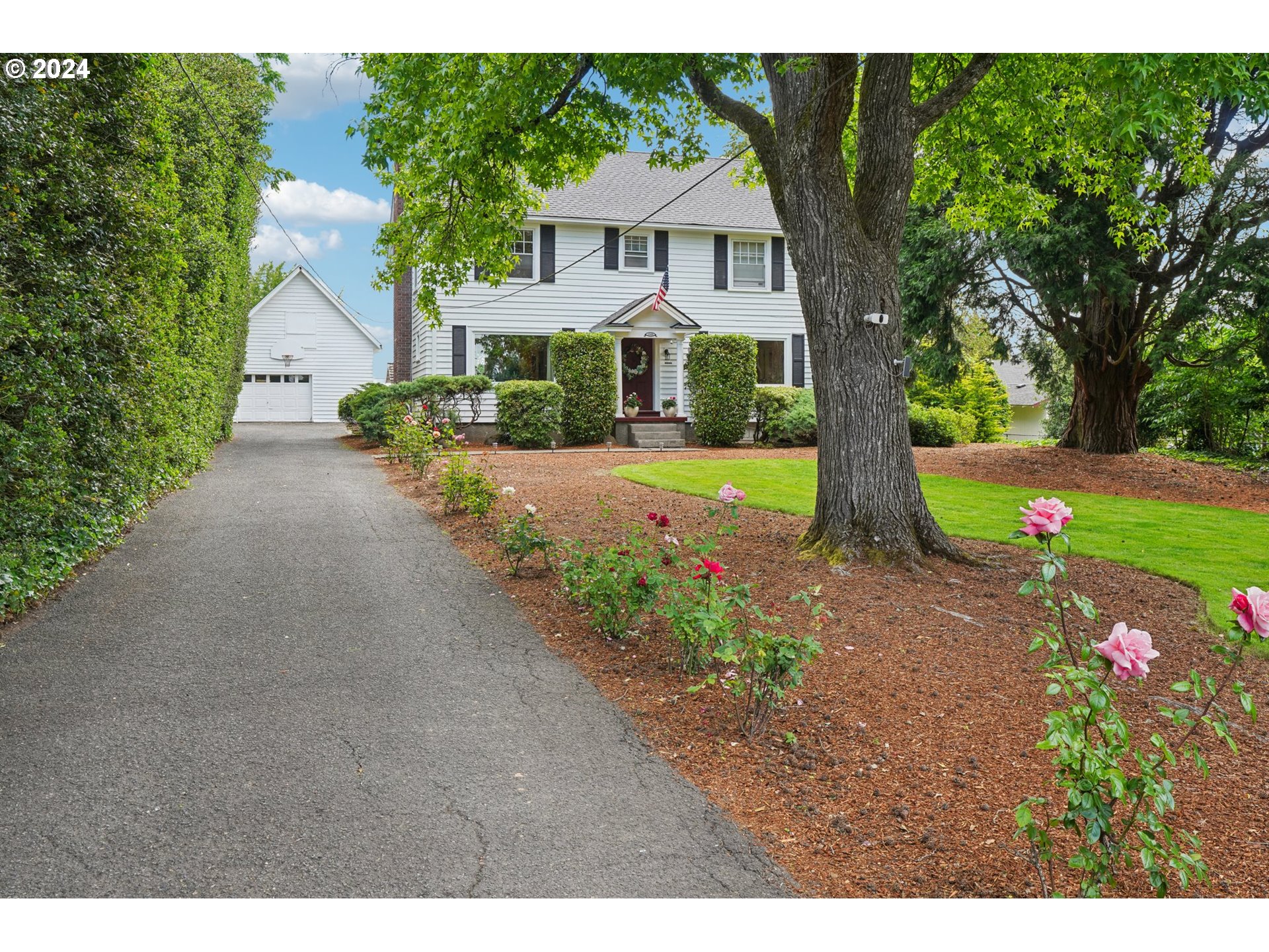 15680 Southeast Wallace Road Portland, OR 97267 - Photo 4 of 48 Gallery Image 4