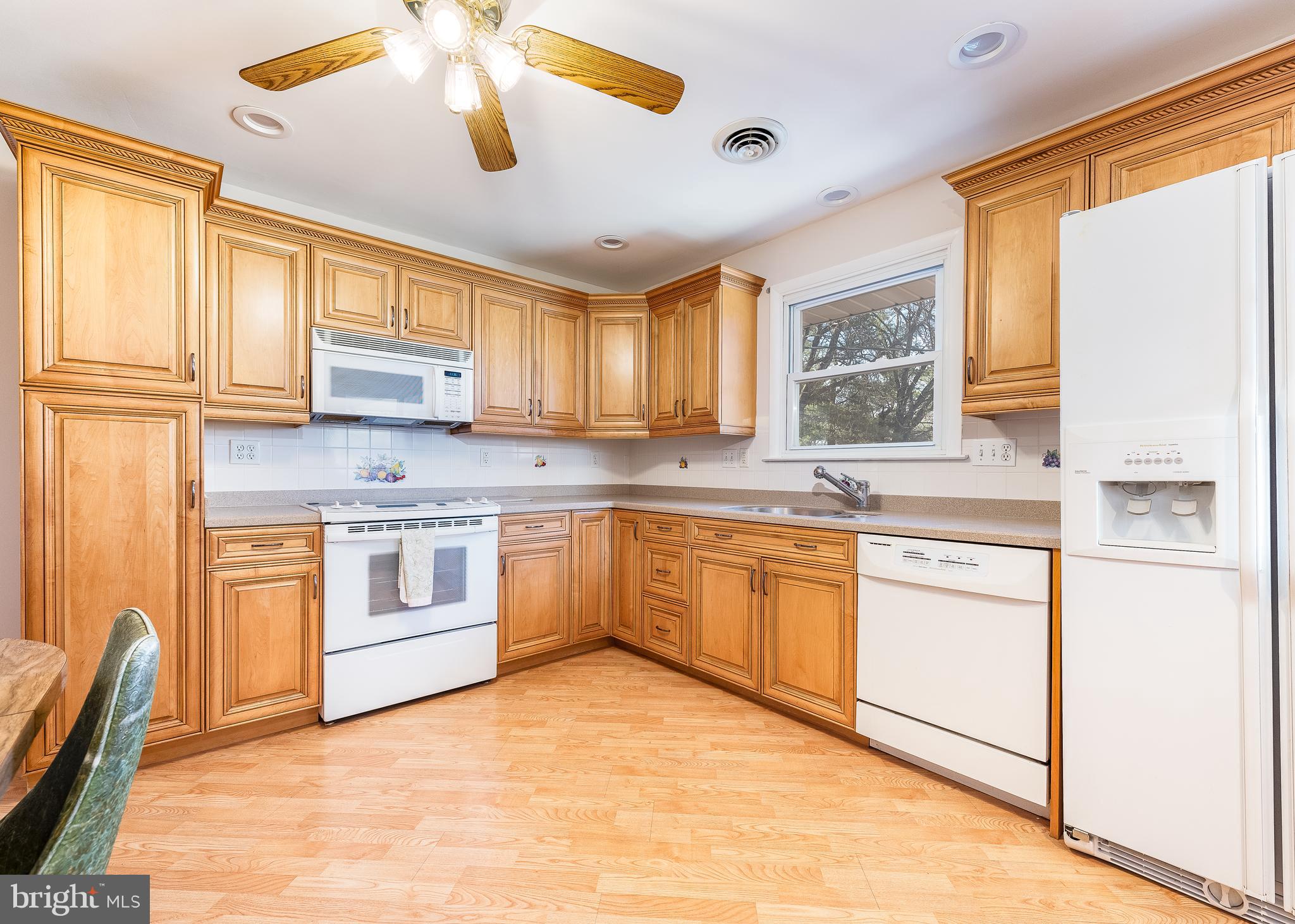 2826 Pinewick Road Ellicott City, MD 21042 - Photo 5 of 32 Kitchen