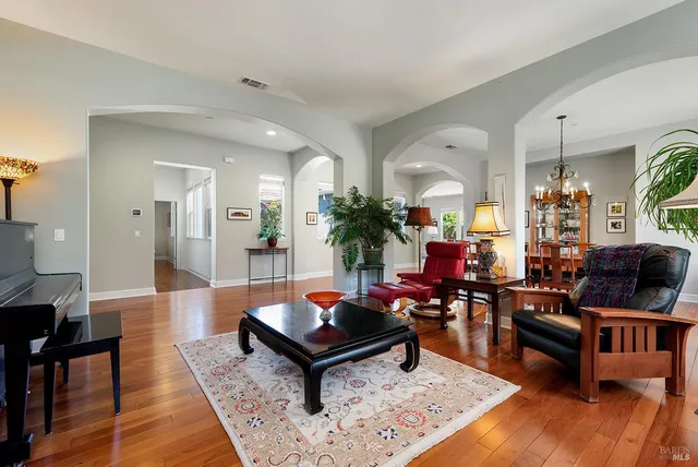 $1,375,000 | 8596 Starr Road, Windsor, CA 95492