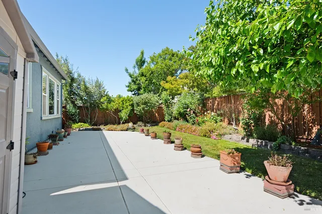 $1,375,000 | 8596 Starr Road, Windsor, CA 95492